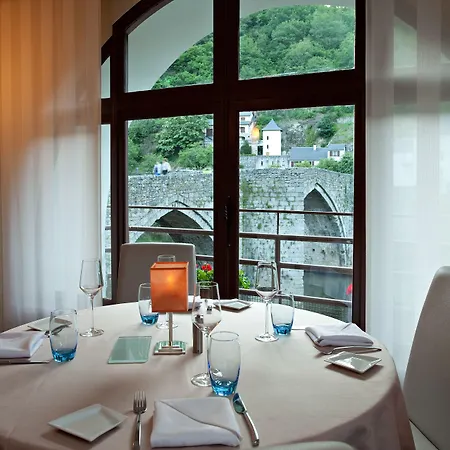 La Riviere Hotel