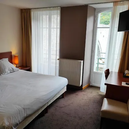 Logis Hotel Restaurant La Riviere