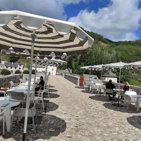 La Riviere Hotel