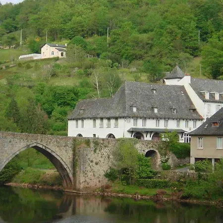 Logis Hotel Restaurant La Riviere 호텔