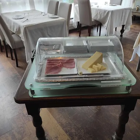 Logis Hotel Restaurant La Riviere 호텔