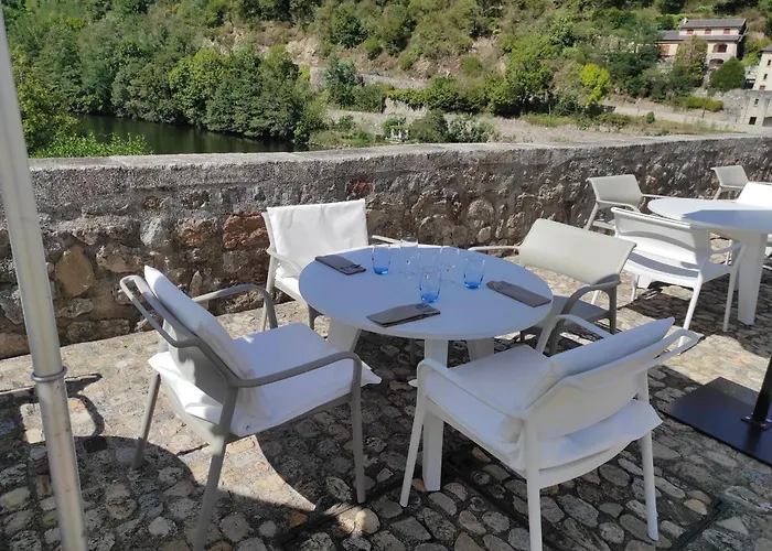 La Rivière Hotel Entraygues-sur-Truyère